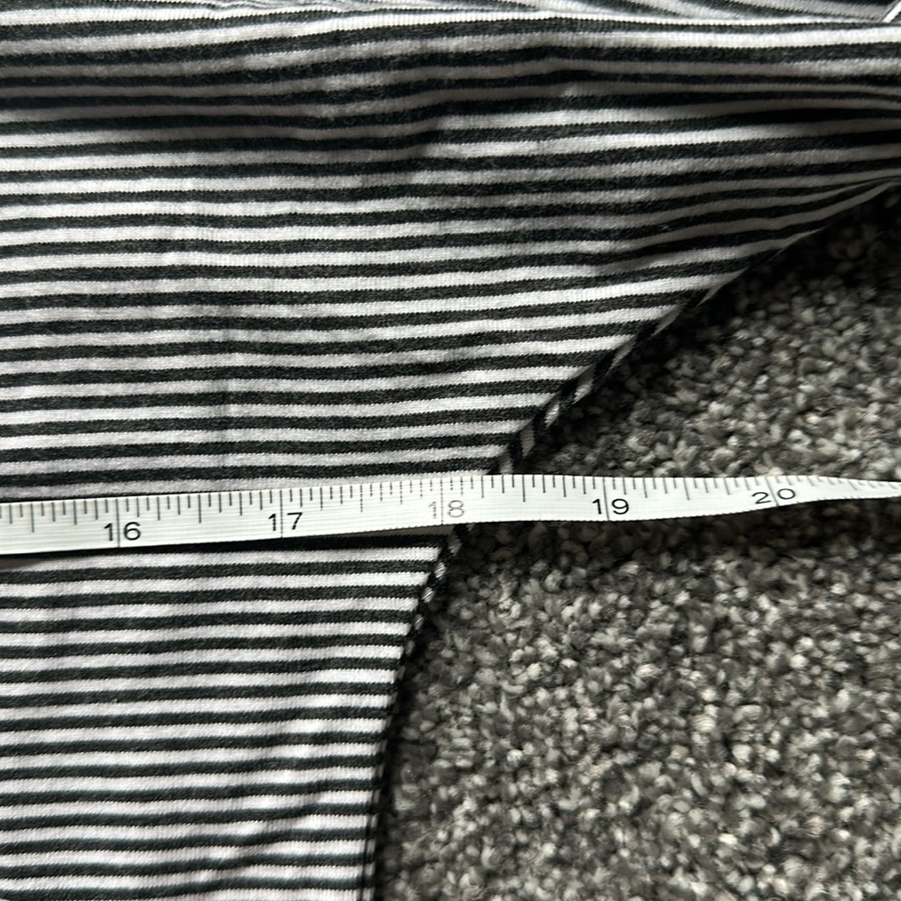Red Thread top - Picture 3 of 8